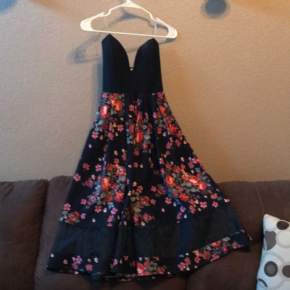 Black floral dress - Picture 1 of 3